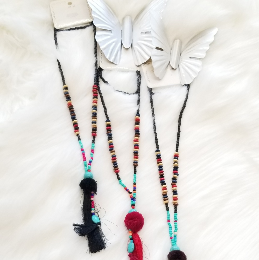 Beaded fringe pom pom necklace - Picture 3 of 3